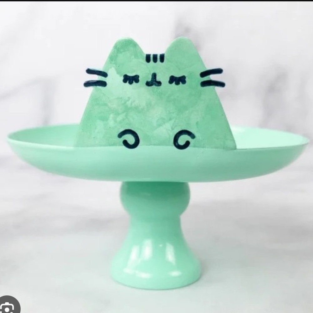 EXCLUSIVE METAL PUSHEEN CANDLE/PLANT HOLDER - Spring 2021 Pusheen Box